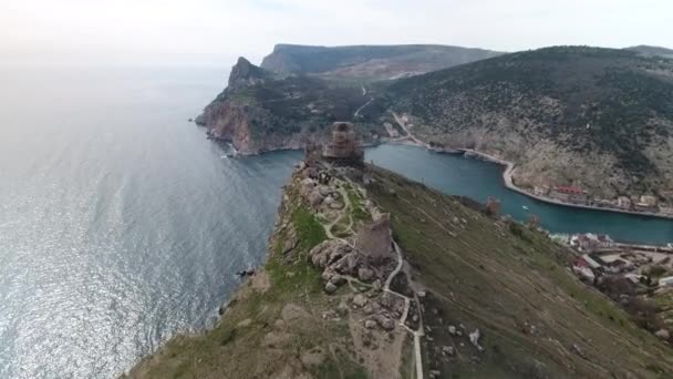 摧毁了克里米亚Balaklava山上一座废弃的城堡 — 图库视频影像