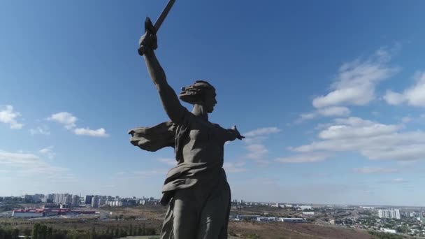 Wołgograd, Rosja-wrzesień 2017: pomnik "Ojczyzna wzywa"" — Wideo stockowe