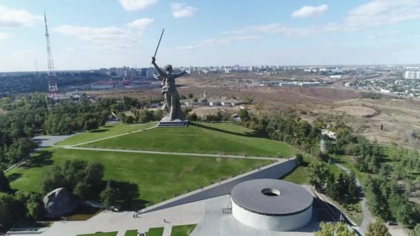 Волгоград, Россия-сентябрь 2017: Памятник "Родина зовет "" — стоковое видео