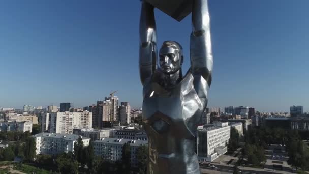 O monumento moderno "Monumento da glória" em Samara, a vista do ar — Vídeo de Stock