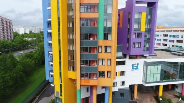 Rumah sakit anak-anak warna modern dinamai Dmitry Rogachev di Moskow, udara — Stok Video