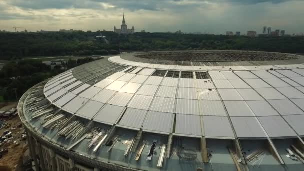 ロシアのメインスタジアム「ルズニキ」の再建。空からの眺め. — ストック動画