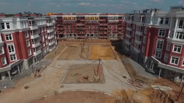 La construcción de un nuevo complejo residencial moderno vista aérea — Vídeos de Stock