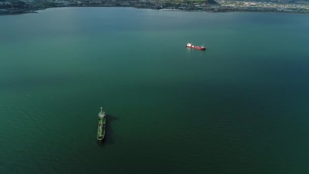 En el mar de Japón los barcos van al puerto de Nakhodka . — Vídeos de Stock