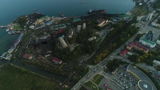 Die Hafenstadt Nachodka Herbst, Luftaufnahme — Stockvideo