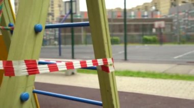 Karantina covid-19 'un boş oyun parkları. özel bir kasetle kullanılabilir