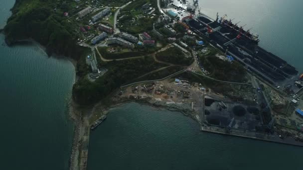 A cidade portuária de Nakhodka outono, vista aérea — Vídeo de Stock