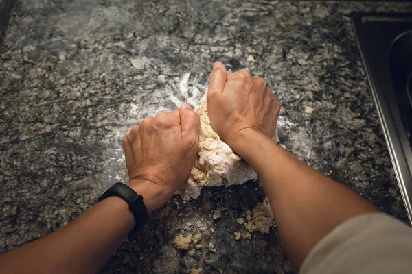 Ręce Robienia Chleba Strzał Pov — Zdjęcie stockowe