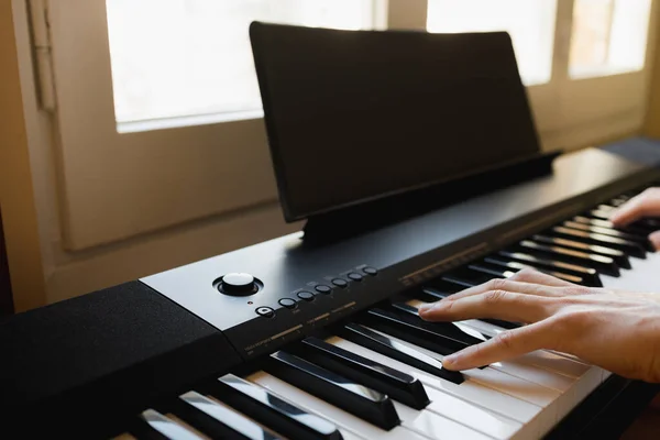 Young Man Playing Piano House Front Window — Stock Photo, Image