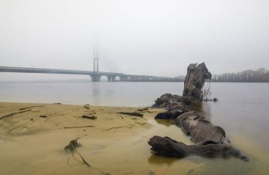 Sis Güney Köprüsü dikmesi