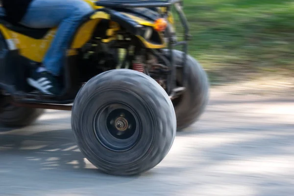 ATV, a versenyt futó, — Stock Fotó