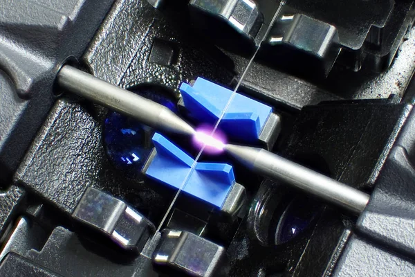 Fusion splicer fiber optik.