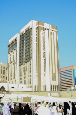 Mekke, Suudi Arabistan - 22 Mart 2018: Hyatt Regency Hotel kuleleri, lüks kompleks, Mekke 'nin merkezindeki en iyi otellerden biri, El Mescid El Haram Camii' nin meydanı yakınında.