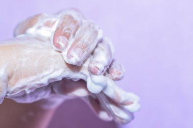 Ellerimi sabunla yıkıyorum. VİRÜS GİRİLMEsindeki Doğru Adım