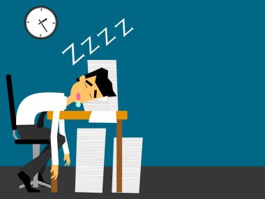 Ofis masasında uyku iş adamı