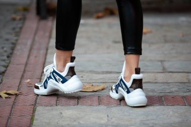 Kadın model ayakkabı ve çantalar.