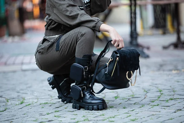 Modelo Feminino Sapatos Bolsas — Fotografia de Stock