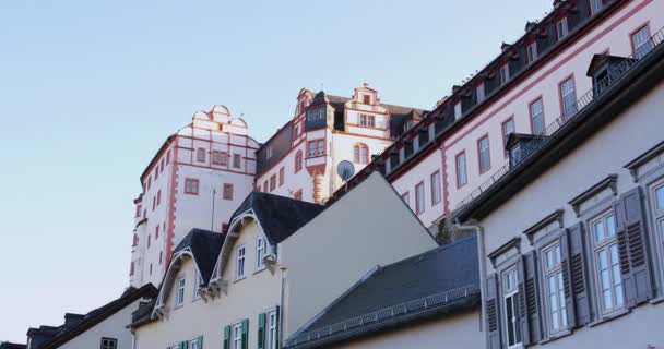 Oud Duits Houten Huis en ramen. monumentaal vastgoed — Stockvideo