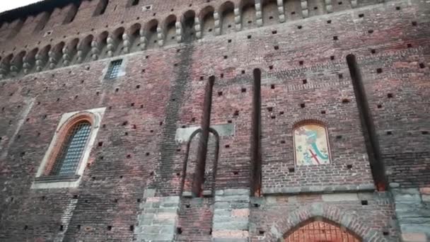 Il muro di mattoni del vecchio castello — Video Stock