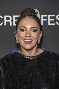 Dina Renee 19. Yıllık Korku Film Festivali 'ne katılıyor - Çığlık Festivali Açılış Gecesi Ye, Beyin, Los Angeles Premiere' de 8 Ekim 2019 'da TLC Çin Tiyatrosu' nda 