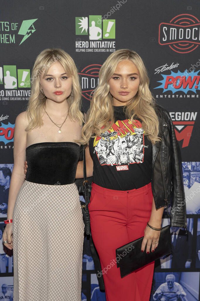 Natalie Alyn Lind con su hermana asiste "Excelsior! Una celebración de