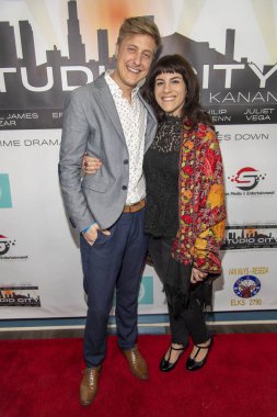 Scott Turner Schofield, Terra Naomi 11 Şubat 2020 'de Elks Lodge, Van Nuys, CA' da Amazon Video Stüdyo Şehri 'nin özel gösterimine katıldı.