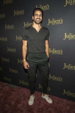 Nyle DiMarco, Olivia Newton-John ve Julien 'in müzayedelerine katılıyor. VIP resepsiyonu, Beverly Hills, CA, 29 Ekim 2019
