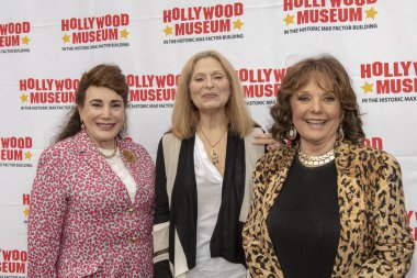 Donelle Dadigan, Roslyn Kind, Dawn Wells, 6 Haziran 2019 'da Hollywood' daki Hollywood Müzesi 'nde düzenlenen 7. Yıllık Gerçek to Reel: Portreler ve LGBT Algıları' na katıldı. 