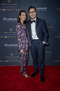 Jae Suh Park ve Randall Park 14 Aralık 2019 'da Beverly Hilton, Beverly Hills' deki 18. Unutulmaz Gala 'ya katıldılar.