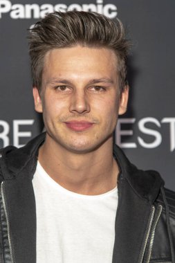 Brandon Laabs, 19. Yıllık Korku Film Festivali - Çığlık Festivali Açılış Gecesi Ye, Beyin, Los Angeles 'ı Sev galasına 8 Ekim 2019' da TLC Çin Tiyatrosu 'nda katıldı. 