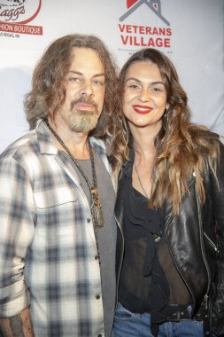 Richie Kotzen, Julia Lage 27 Ekim 2019 'da Agoura Hills' teki The Canyon Club 'da düzenlenen RockGodz Hall of Fame Geleneksel Giriş Töreni' ne katıldı.