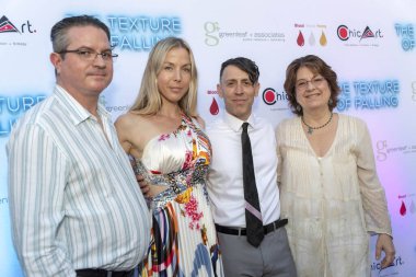 Maria Allred, Damien Genardi ve pazarlama ekibi 9 Haziran 2018 'de Hollywood Montalban Tiyatrosu' ndaki Los Angeles Premiere 'deki Allred Filmcilik' e katıldı.