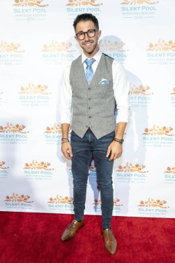 Luca Malacrino 18 Eylül 2018 'de Los Angeles Tom Bar' da Sessiz Havuz Cin Resmi LA Fırlatma Partisi 'ne katılıyor.