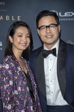 Jae Suh Park ve Randall Park 14 Aralık 2019 'da Beverly Hilton, Beverly Hills' deki 18. Unutulmaz Gala 'ya katıldılar.