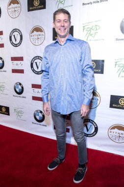 Roy Samuelson, 15 Eylül 2018 'de Waldorf Astoria Beverly Hills, Kaliforniya' da düzenlenen 2018 yıllık Emmy Ödülleri onuruna Özel Hediye Salonu 'na katılıyor.