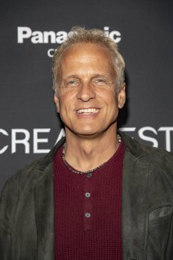 Patrick Fabian, 19. Yıllık Korku Film Festivali - Çığlık Festivali Açılış Gecesi Ye, Beyin, Los Angeles 'ı Sev galasına 8 Ekim 2019' da TLC Çin Tiyatrosu 'nda katıldı. 