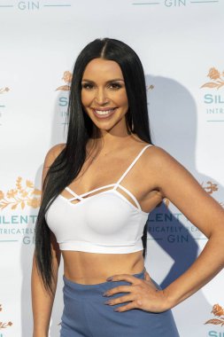 Scheana Marie 18 Eylül 2018 'de Los Angeles, Los Angeles' taki Tom Tom Bar 'da Sessiz Havuz Cin Resmi LA Fırlatma Partisi' ne katılıyor.