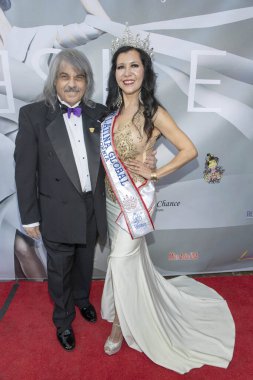 David Harrison Levi, Alma Dang 29 Aralık 2018 'de Los Angeles, Kaliforniya' daki Wattles Mansion 'daki Maymun Palooza' yı Öp 'e katıldı.