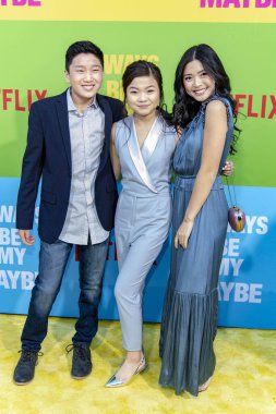 Jackson Geach, Miya Cech ve Ashley Liao 22 Mayıs 2019 'da Regency Village Theatre, Los Angeles' ta düzenlenen Netflix 'in 