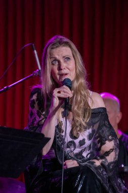 Tierney Sutton, 4 Ocak 2020 'de The Catalina Bar and Grill, Hollywood, CA' da düzenlenen 9. Grammy adaylık konserinde Senaryo Kutlaması 'nda. 