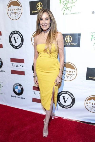 Cindy Cowan, 15 Eylül 2018 'de Beverly Hills, Kaliforniya' daki Waldorf Astoria Beverly Hills 'de düzenlenen 2018 yıllık Emmy Ödülleri onuruna Özel Hediye Salonu' na katılıyor.