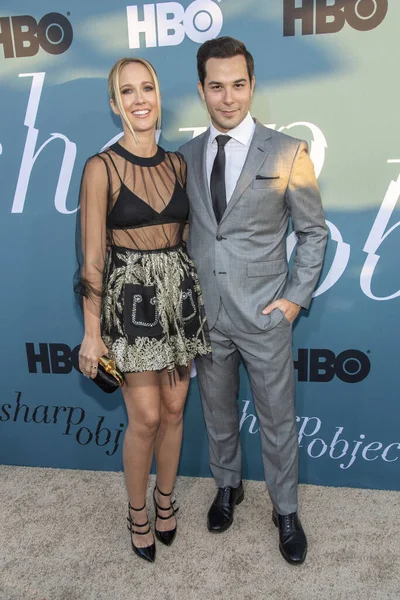 Anna Camp Skylar Astin Attends Hbo Sharp Objects Los Angeles — Stock Photo, Image