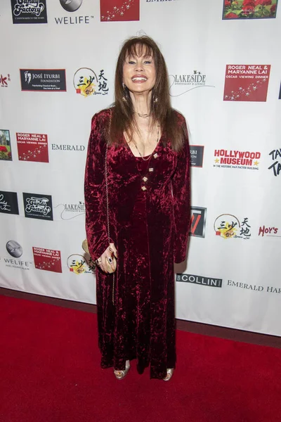 Barbara Luna Bezoekt 5Th Annual Roger Neal Maryanne Lai Oscar — Stockfoto