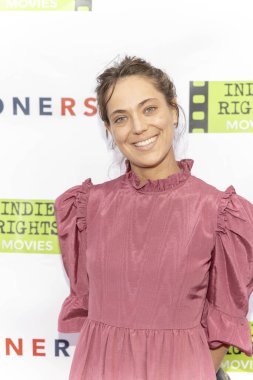 Madeleine Woolner 30 Mayıs 2019 'da Laemmle, Beverly Hills, CA' nın Ahrya Güzel Sanatlar galasına katılır.