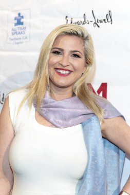 Josie Goldberg Edwards Lowell ve Andrew Weiss Sunar: Marilyn Monroe, 1 Haziran 2019 'da Edwards Lowell Galerisi, Beverly Hills, CA' da 17 Yıl Hazırlanıyor