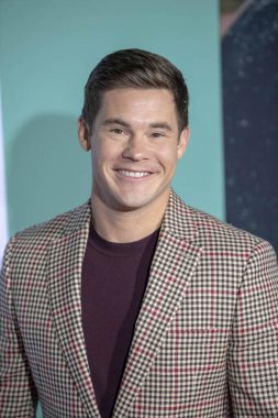 Adam Devine, 3 Ekim 2019 'da Fox Bruin Theatre, Los Angeles' ta 