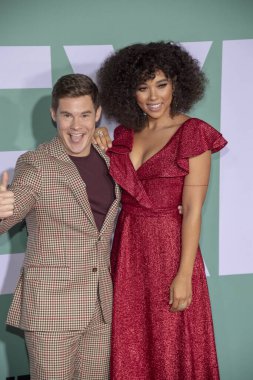 Adam Devine, Alexandra Shipp 3 Ekim 2019 'da Fox Bruin Theatre, Los Angeles' taki 