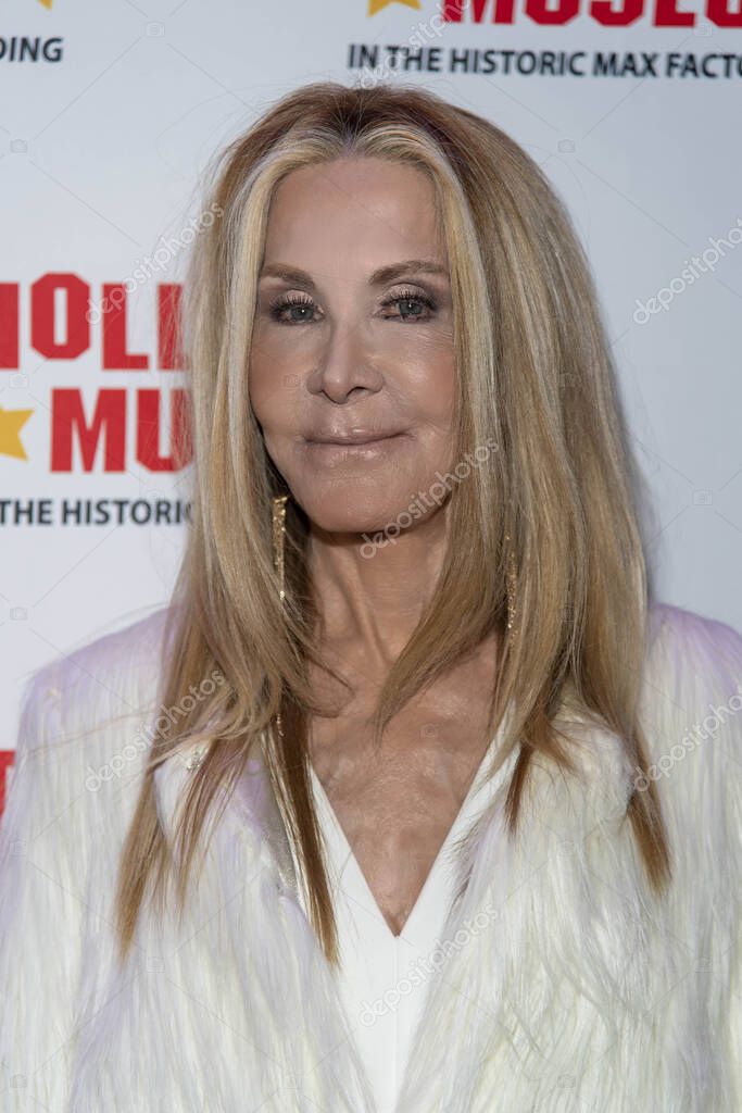 Joan Van Ark asiste a Hollywood Museum Lobby Tribute Series honra a las