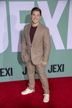 Adam Devine, 3 Ekim 2019 'da Fox Bruin Theatre, Los Angeles' ta 