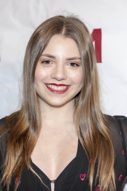 Georgia T. Willow Edwards Lowell ve Andrew Weiss Sunar: Marilyn Monroe, 1 Haziran 2019 'da Edwards Lowell Galerisi, Beverly Hills, CA' da 17 Yıl Hazırlanıyor